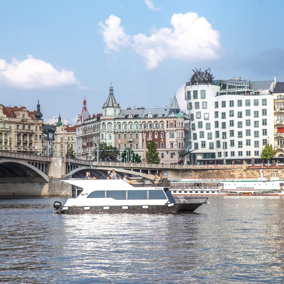 yacht boat praha