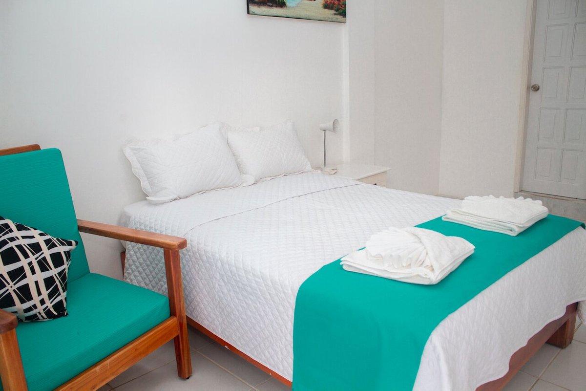 ISABELA HOTEL LOJA $68 ($̶8̶0̶) - Prices & Lodge Reviews - Galapagos ...