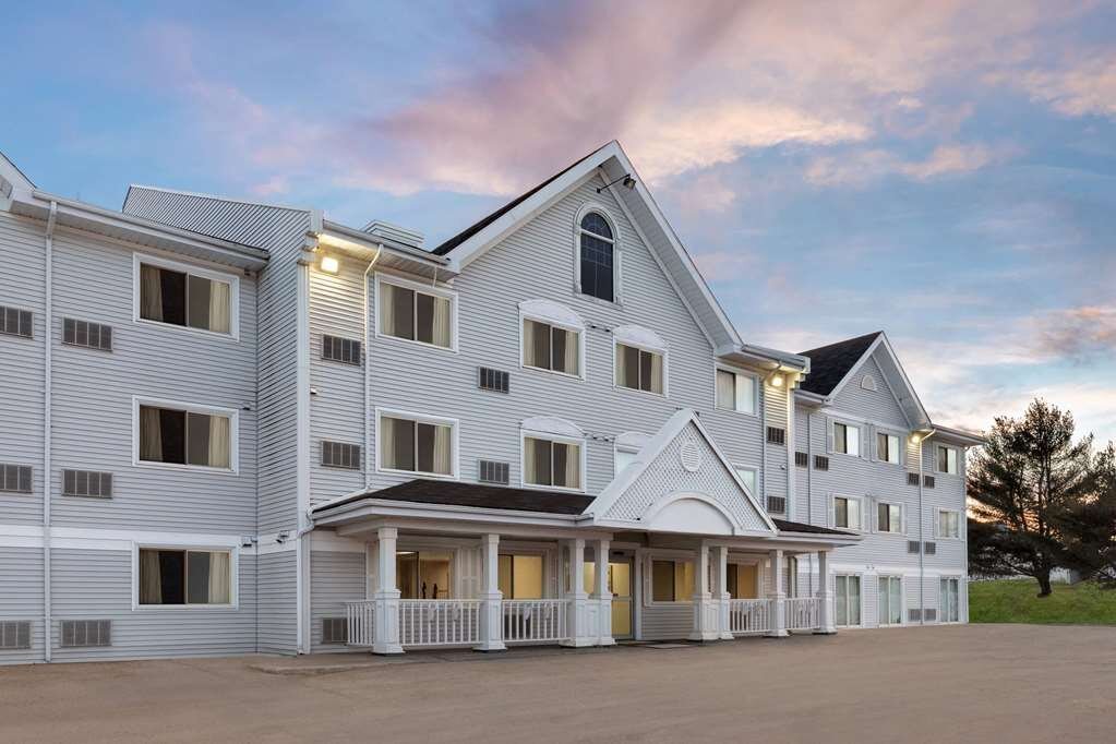 RAMADA BY WYNDHAM MIRAMICHI NEW BRUNSWICK - Prices & Hotel Reviews