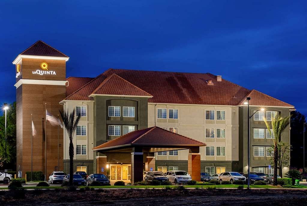 La Quinta Inn &amp; Suites by Wyndham Fresno Riverpark, hotel in Fresno