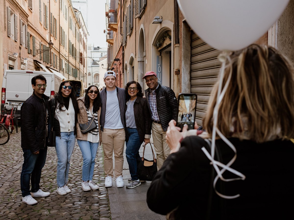 THE HISTORIC RIVALRY BETWEEN MODENA AND BOLOGNA - Emilia Storytellers Tours