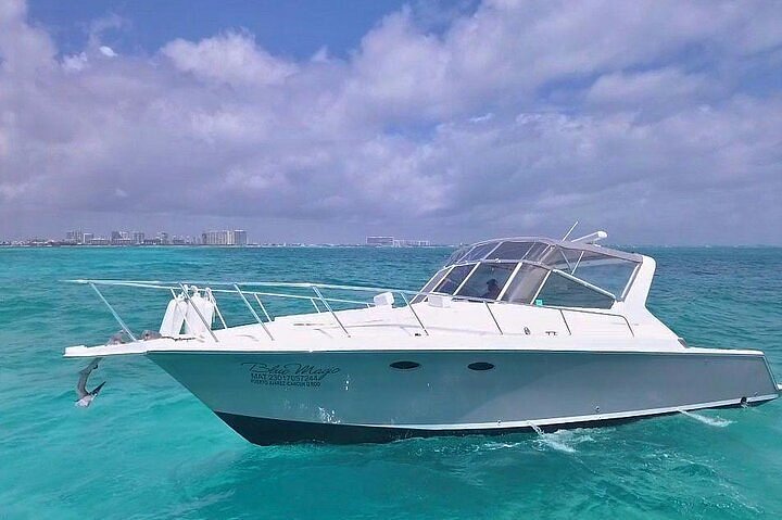 private yacht tour cancun