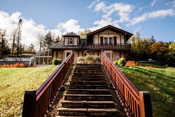 The breathtaking Main Lodge, where your dreams come true. 