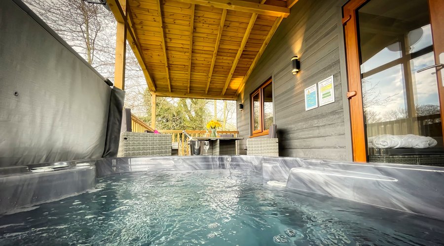 Hot Tub in Yorkshire Dales in Yew Lodge