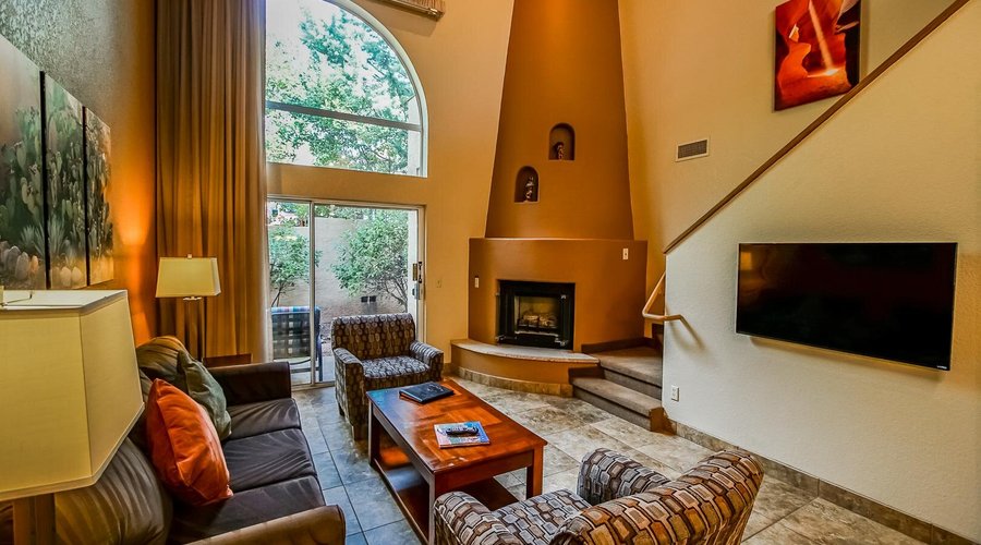 The living room at Sedona Springs Resort in Sedona, AZ.