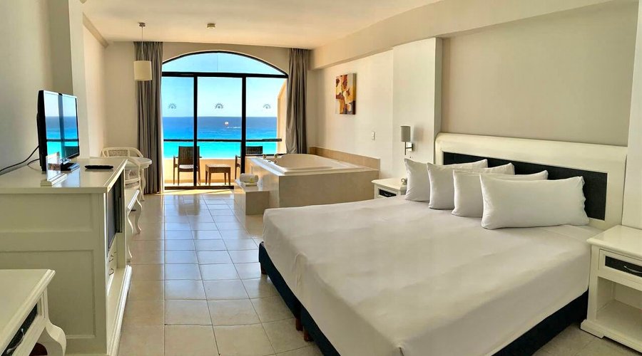 Club Room Ocean View :  furnished balcony, Flat screens, hair dryer, security box, telephone, alarm clock radio, ironing set, air conditioning, in room double Jacuzzi.
Special Amenities: 
•	Fruit plate & bottle of sparkling wine
•	1 One private in suite special dinner
•	Bathrobes for use during stay
•	Slippers for use during stay
•	Coffee Maker 
