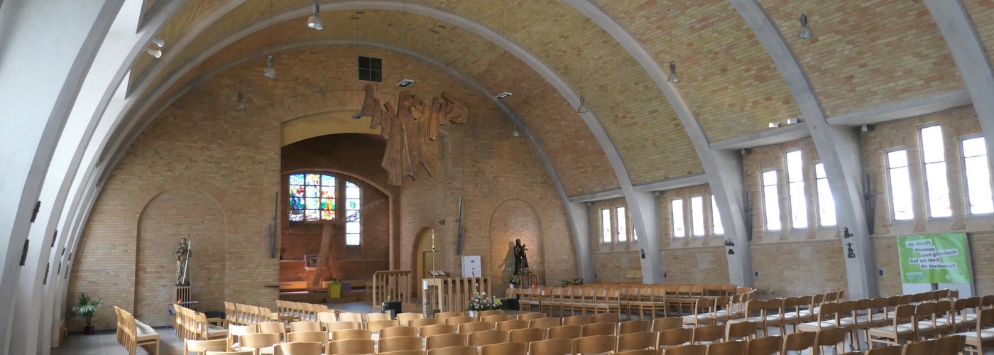 Koxyde-Bains; Sint-Idesbaldus Church  (1935) by architect Albert Lust: sinterior
