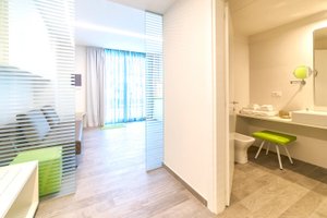 Room & Suite