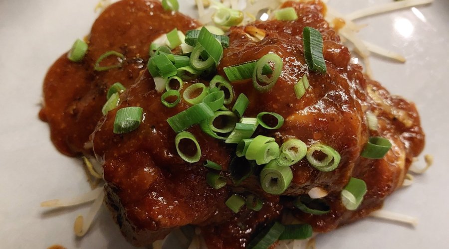 Terriyaki steak    
Oosterse saus/sojascheuten/wasabi/pijpajuin