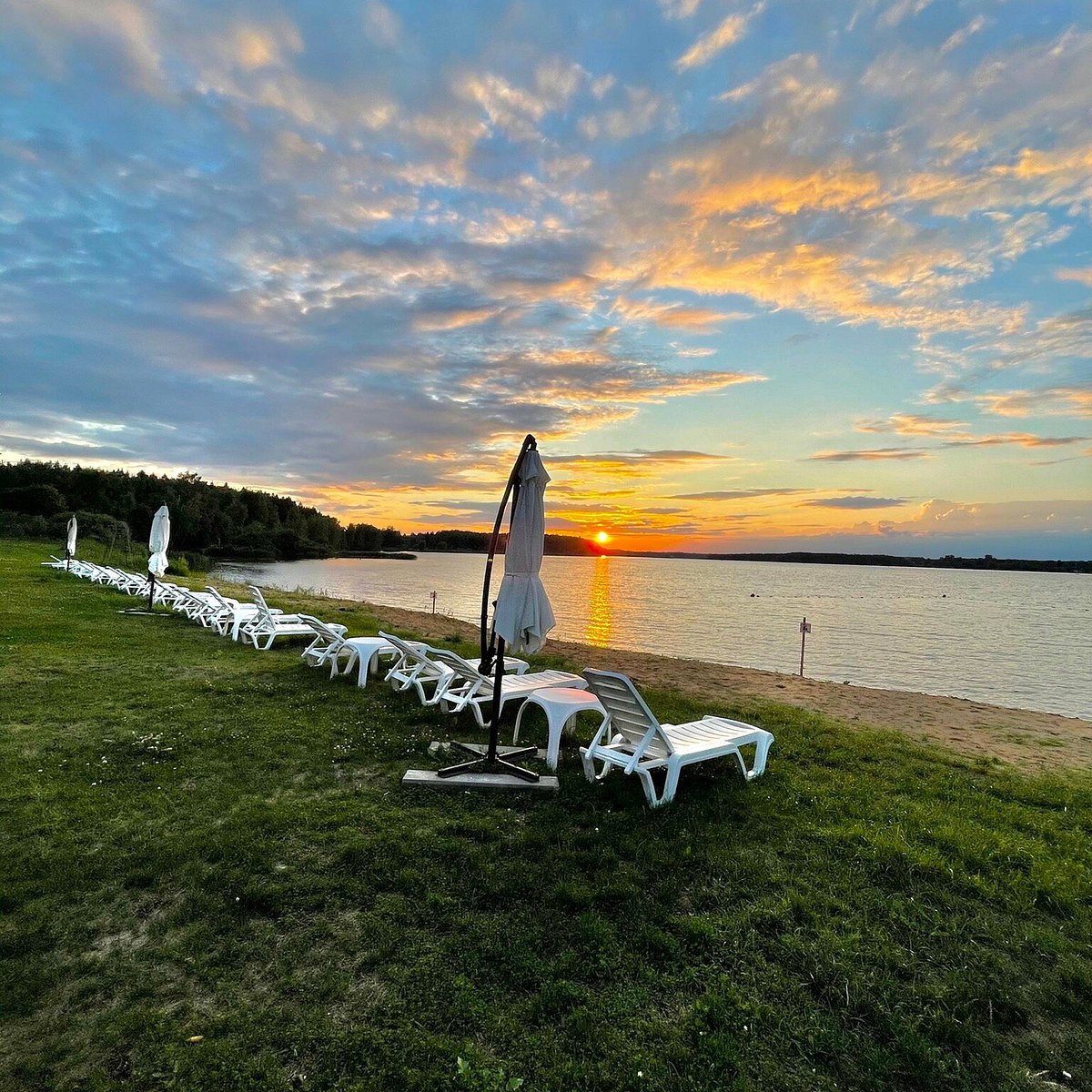 Сансет бич дмитровское шоссе. Сансет Бич Мытищи. Sunset Beach Икша. Sunset Beach Moscow Икша.