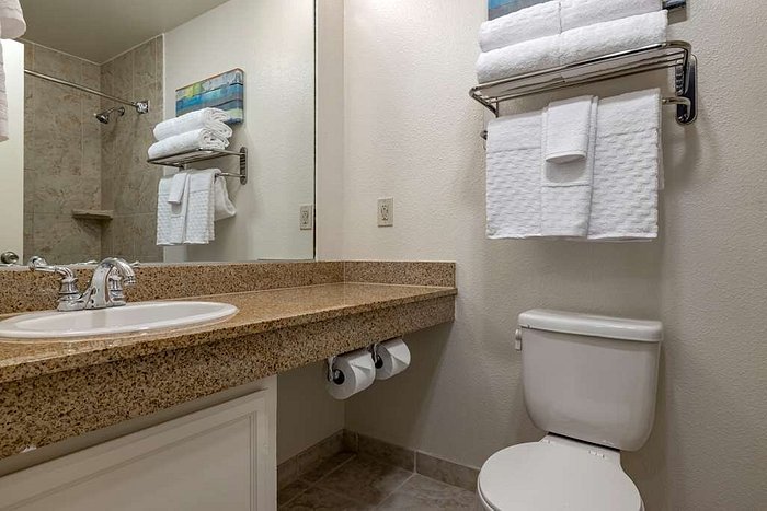 https://dynamic-media-cdn.tripadvisor.com/media/photo-o/23/41/85/0a/bathroom.jpg?w=700&h=-1&s=1