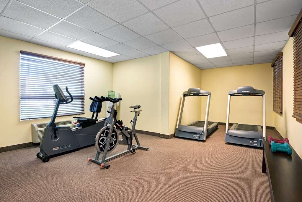 SUPER 8 BY WYNDHAM BARRIE 68 1 0 0 Updated 2023 Prices Hotel   Fitness Center 