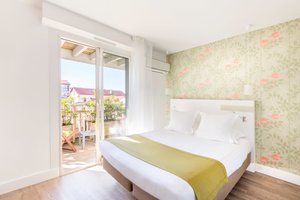 Room & Suite