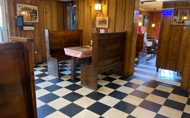 Penguin Ed’s BBQ