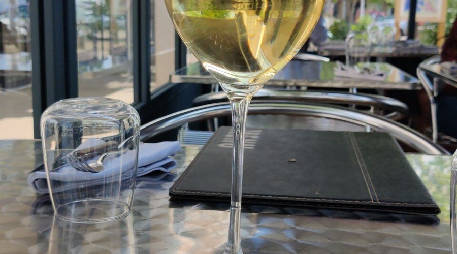 La terrasse vous accueille, pour vos repas entre copains, entre collègues ou pour un moment d'exception au cœur de Chantonnay ! 