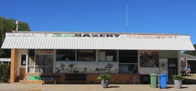 SNOWS BAKERY,ALPHA QUEENSLAND - Restaurant Reviews, Photos & Phone ...