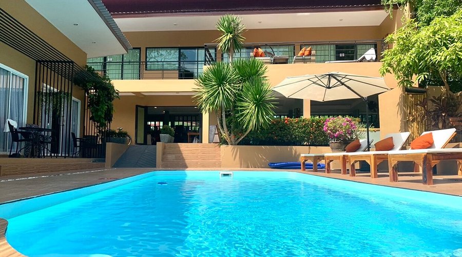 Amity Wellness Swimming pool