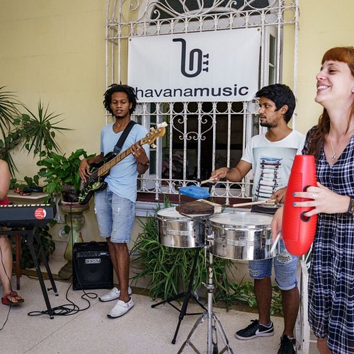Pantalón gris de mujer S (28) en Centro Habana, La Habana, Cuba - Revolico