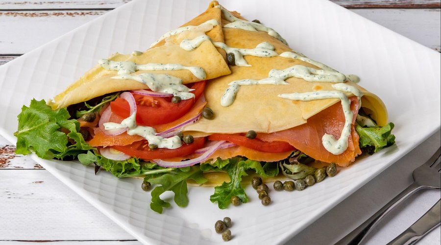 The very popular Norwegian Crepe, made with smoked salmon, spring mix leaves, red onions, capers and topped with Dill and Chives sauce. 