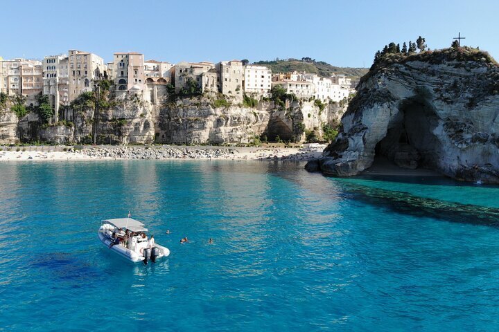 2024 private boat tour with skipper from Tropea to Capo Vaticano