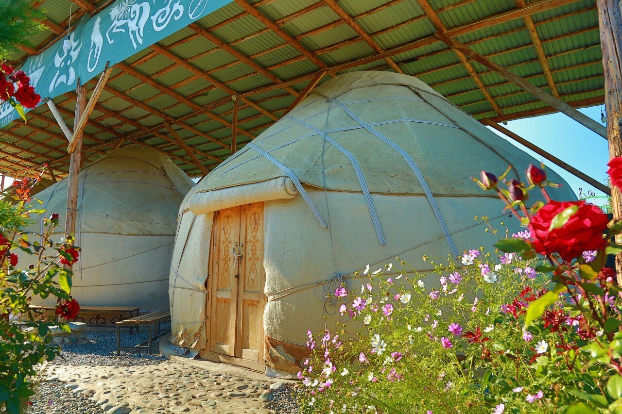 Happy Nomads Yurt Camp (카라콜) - 호텔 리뷰 & 가격 비교