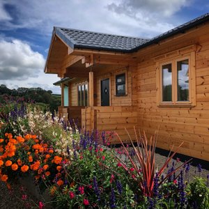 Poppy Cabin
 Sleeps Six (4 adults 2 Children)