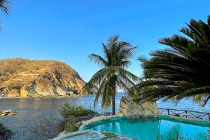Pool & Beach