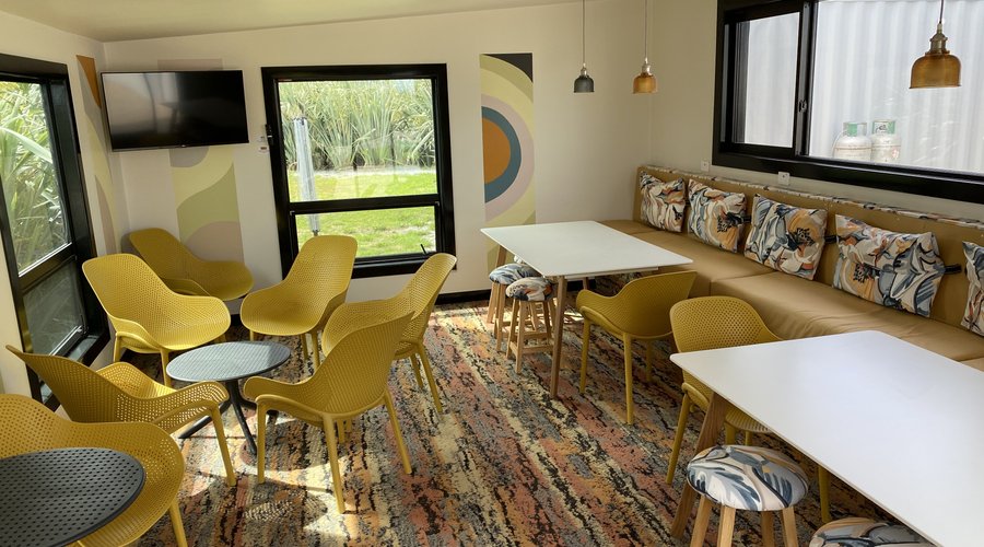 Communal tv lounge / diner