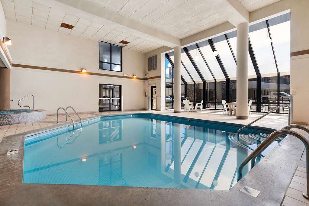 hotels in monroe with indoor pool