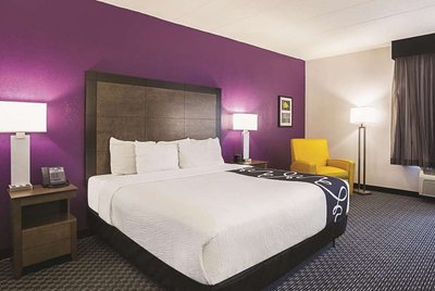 Hotel photo 1 of La Quinta Inn & Suites by Wyndham Virginia Beach.