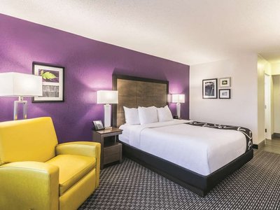Hotel photo 6 of La Quinta Inn & Suites by Wyndham Virginia Beach.