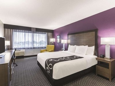 Hotel photo 16 of La Quinta Inn & Suites by Wyndham Virginia Beach.