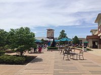 CHICAGO PREMIUM OUTLETS - 389 Photos & 404 Reviews - 1650 Premium Outlet  Blvd, Aurora, Illinois - Shopping Centers - Phone Number - Yelp