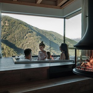 Luxury Family Hotel  With Panoramic Bathtub