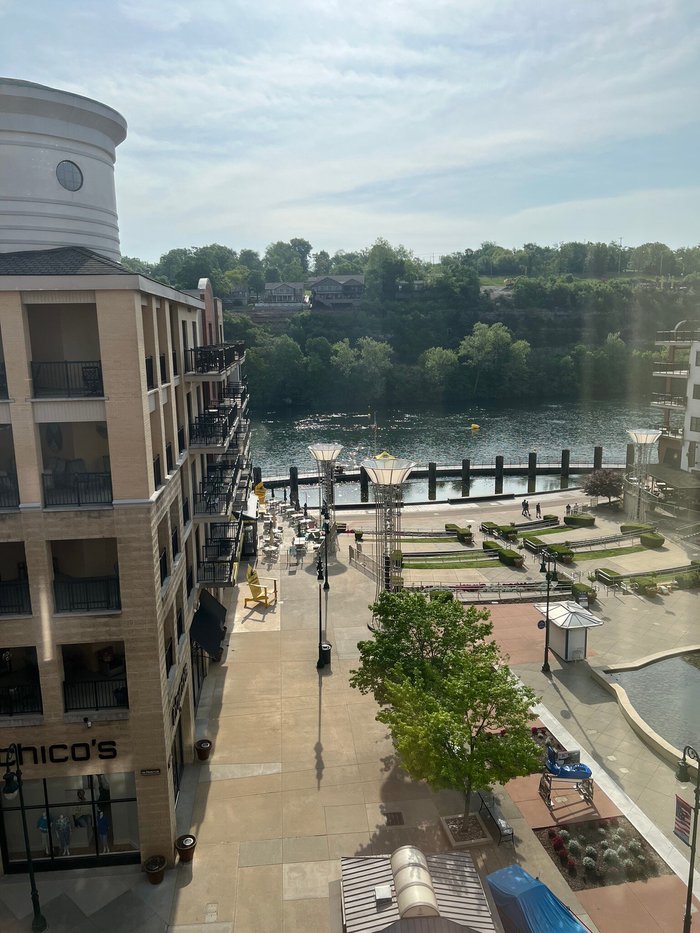 Hilton Promenade at Branson Landing Restaurant: Pictures & Reviews ...