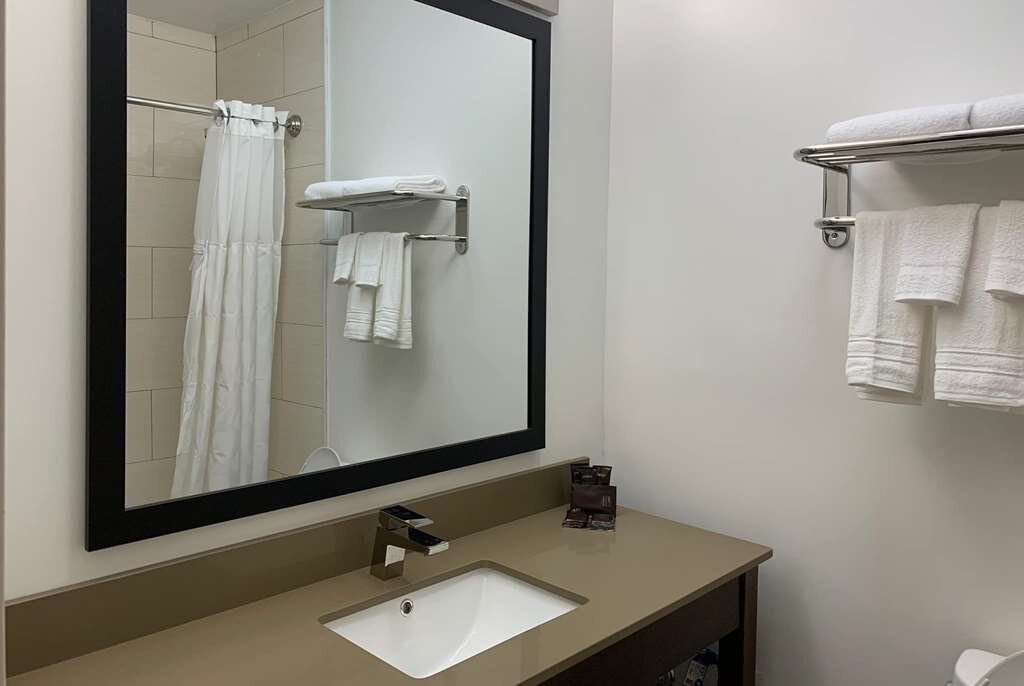 WINGATE BY WYNDHAM FAR ROCKAWAY JFK AIRPORT Prices Hotel