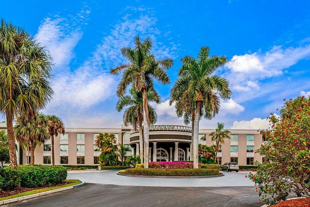 La Quinta Inn &amp; Suites by Wyndham Naples Downtown, hotell i Napoli