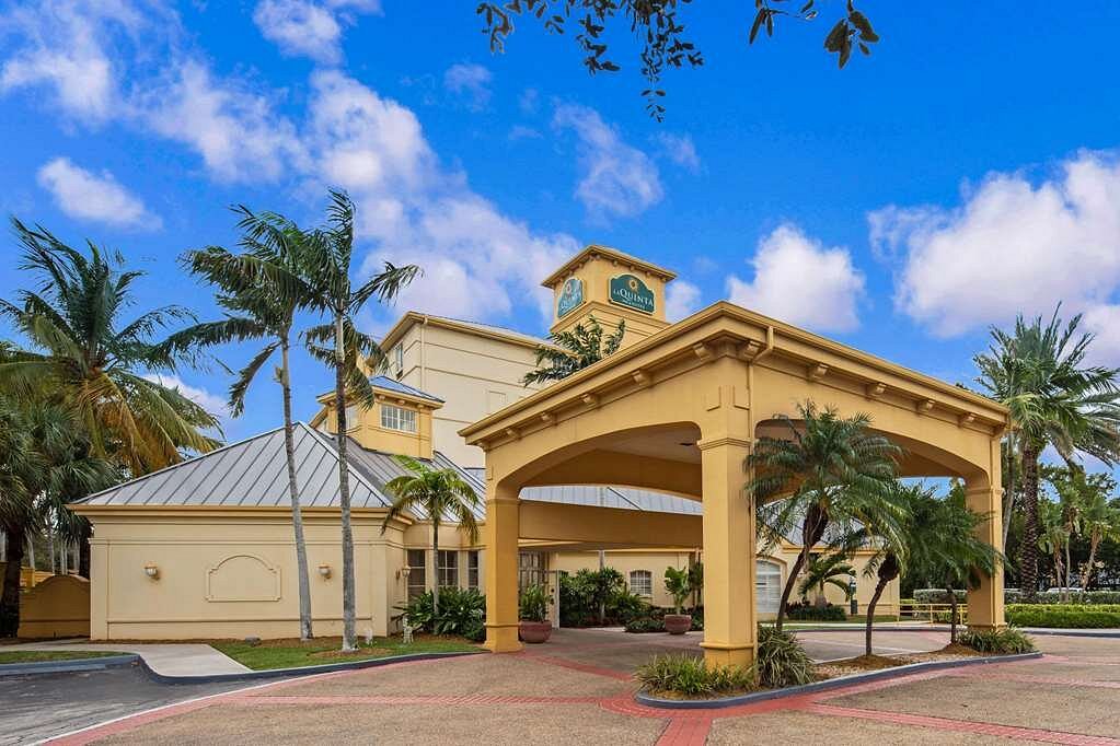 La Quinta Inn &amp; Suites by Wyndham Miami Airport West, hotel in Miami