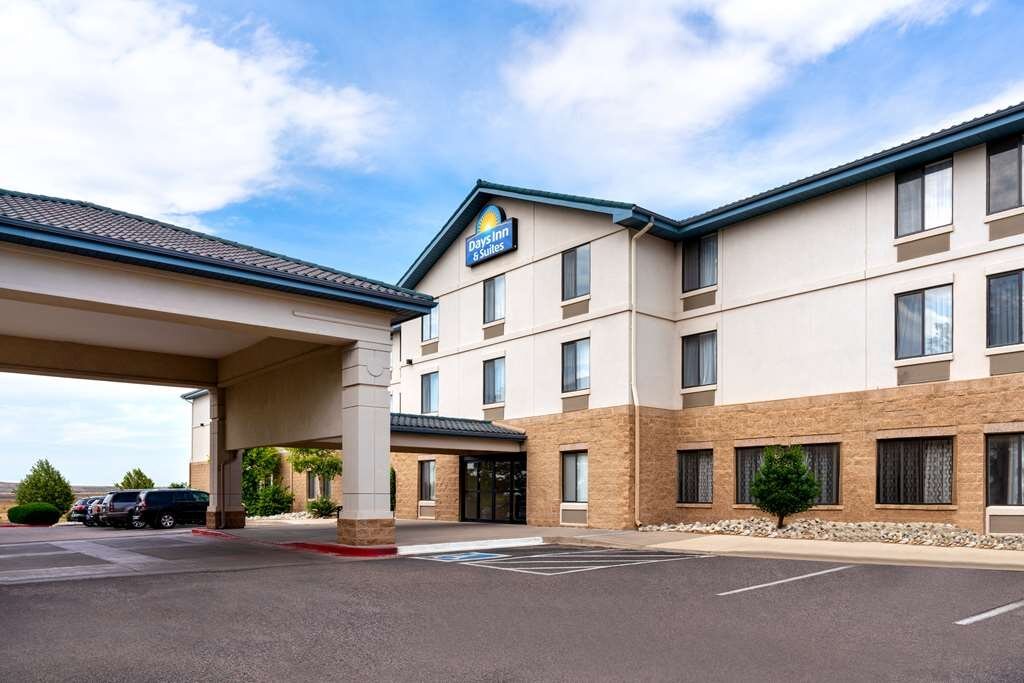 DAYS INN SUITES BY WYNDHAM DENVER INTERNATIONAL AIRPORT Updated   Exterior View 