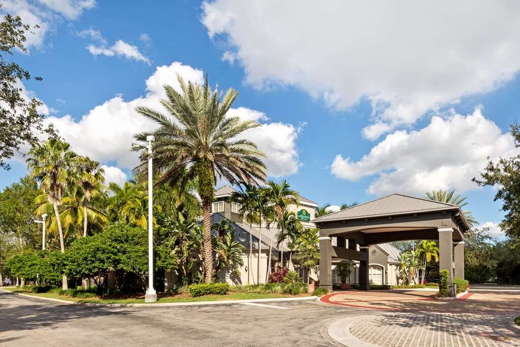 LA QUINTA INN SUITES BY WYNDHAM FT LAUDERDALE PLANTATION 90   Exterior 