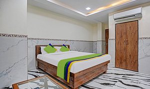 Treebo Trend Hotel Sai Bansi Residency in Navi Mumbai, image may contain: Corner, Interior Design, Home Decor, Furniture
