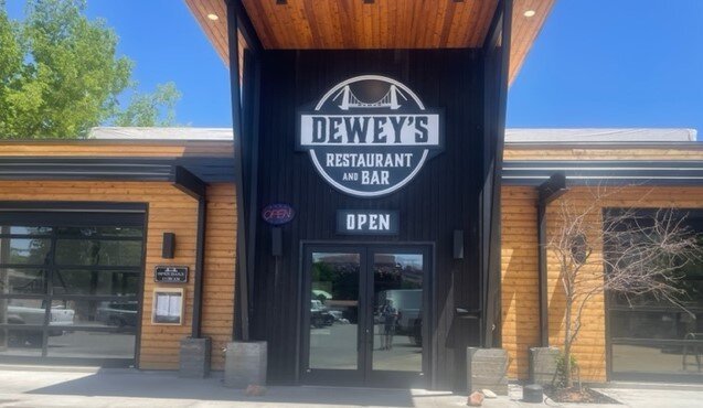 Dewey's Restaurant And Bar