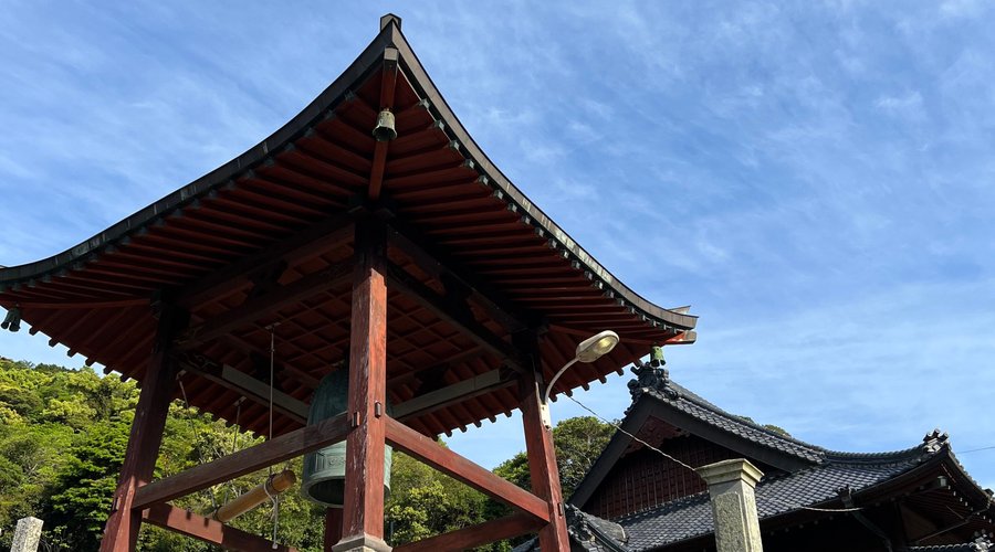 近くにある極楽寺