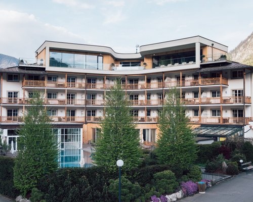 POST - Family Resort