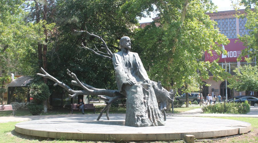 Памятник Комитасу (Согомон Кеворк Согомонян (1869-1935))