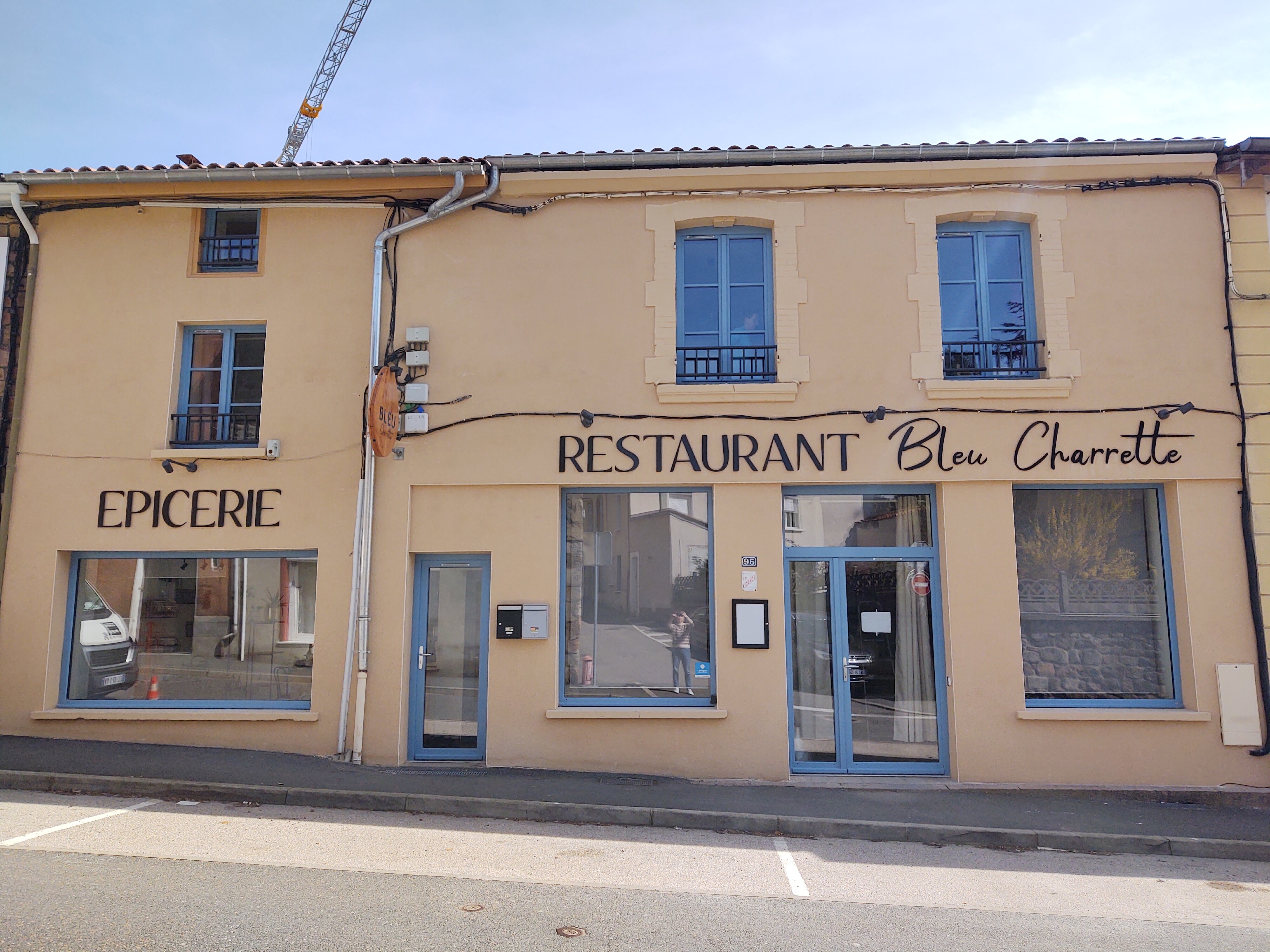 BLEU CHARRETTE, Saint-Symphorien-sur-Coise - Restaurant Avis, Numéro De ...