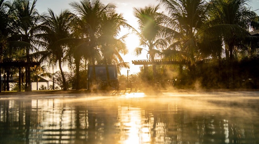 Amanhecer com nossa piscina de águas thermais saindo fumacinha!