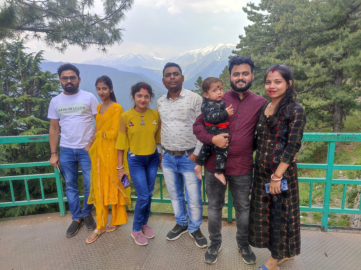 make my trip kashmir family package