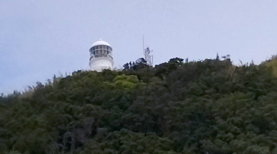 白い灯台です