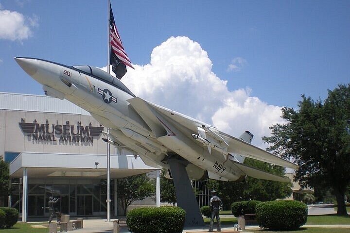 Upscale Pensacola gift shop selling Blue Angels gear opens downtown